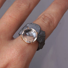 blak white quartz ring